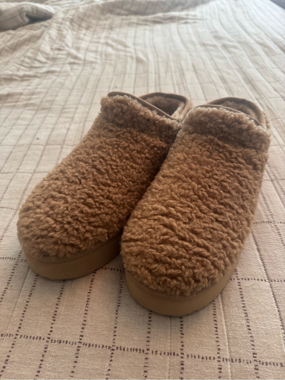 American Eagle Outfitters Faux-Sherpa Slip-On Clog in Brown
